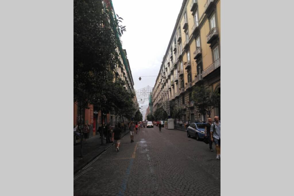 شقة Napoli Centro Storico Un Passo Da San Gennaro المظهر الخارجي الصورة