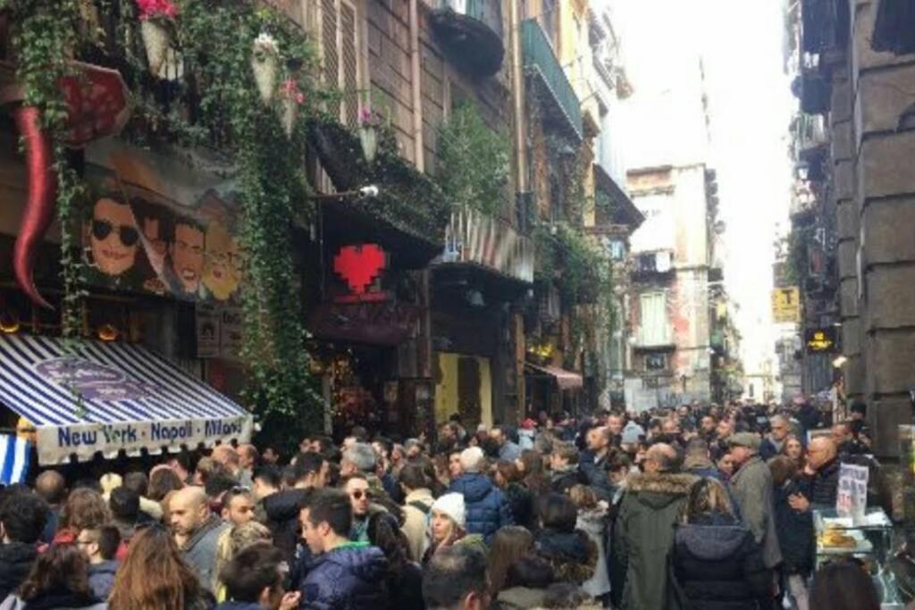 شقة Napoli Centro Storico Un Passo Da San Gennaro المظهر الخارجي الصورة