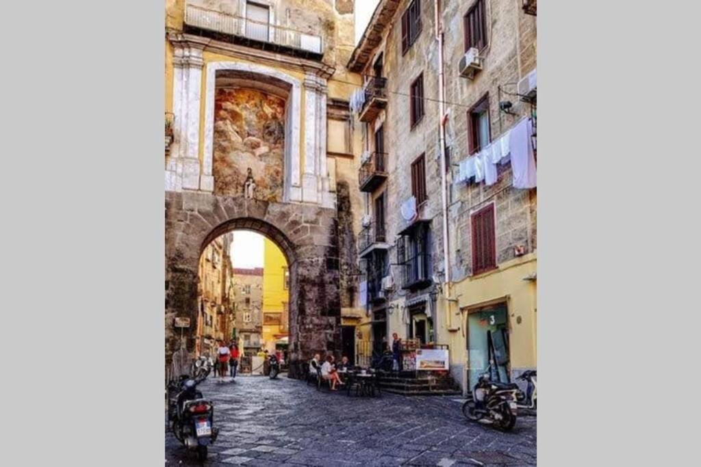 شقة Napoli Centro Storico Un Passo Da San Gennaro المظهر الخارجي الصورة