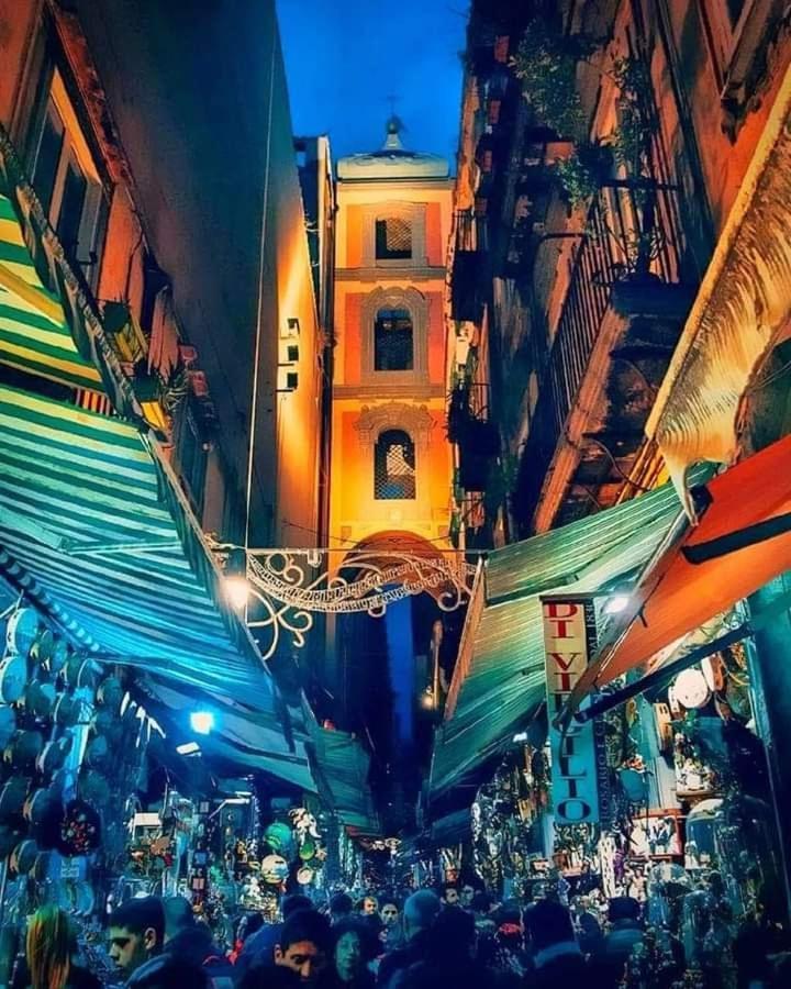 شقة Napoli Centro Storico Un Passo Da San Gennaro المظهر الخارجي الصورة