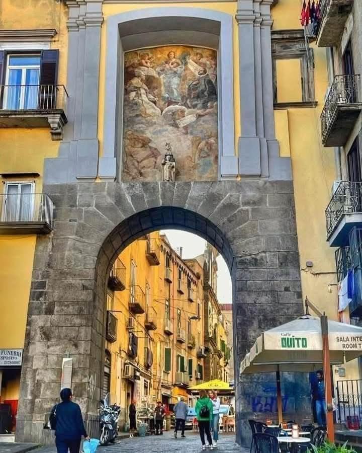 شقة Napoli Centro Storico Un Passo Da San Gennaro المظهر الخارجي الصورة